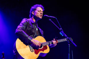 Two Enjoyable Nights of ‘Transmissions’ with Amos Lee